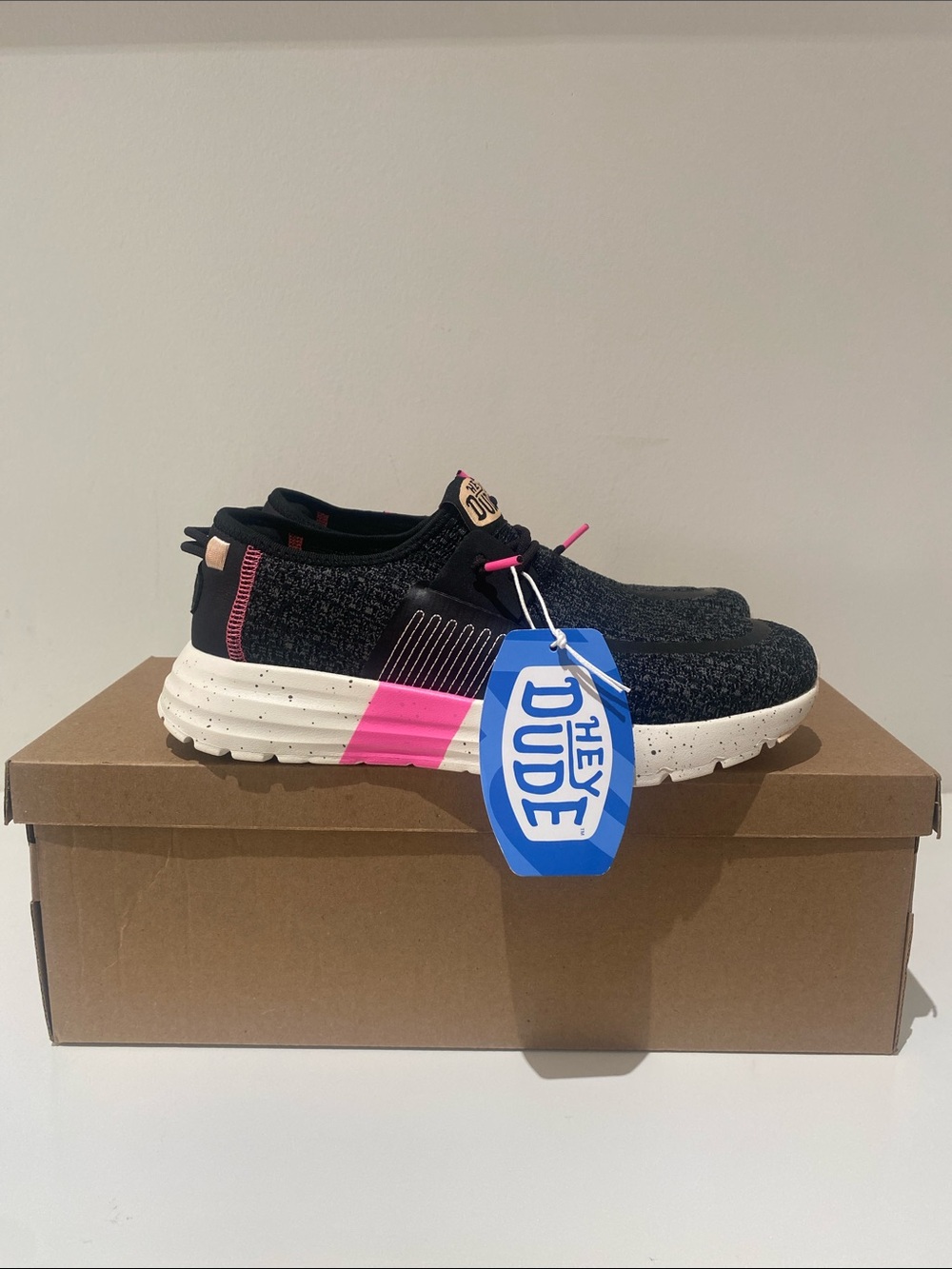 NEW/NIB Hey Dude Sirocco Sneakers Shoes Black and Pink Size 8